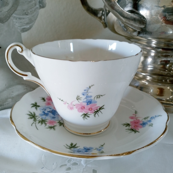 Cottage Core English Tea Cup - Picture 3 of 5
